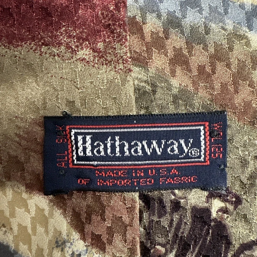 Vintage Hathaway Golf Novelty Tie Golfer Spectators Golf Course Preppy Retired